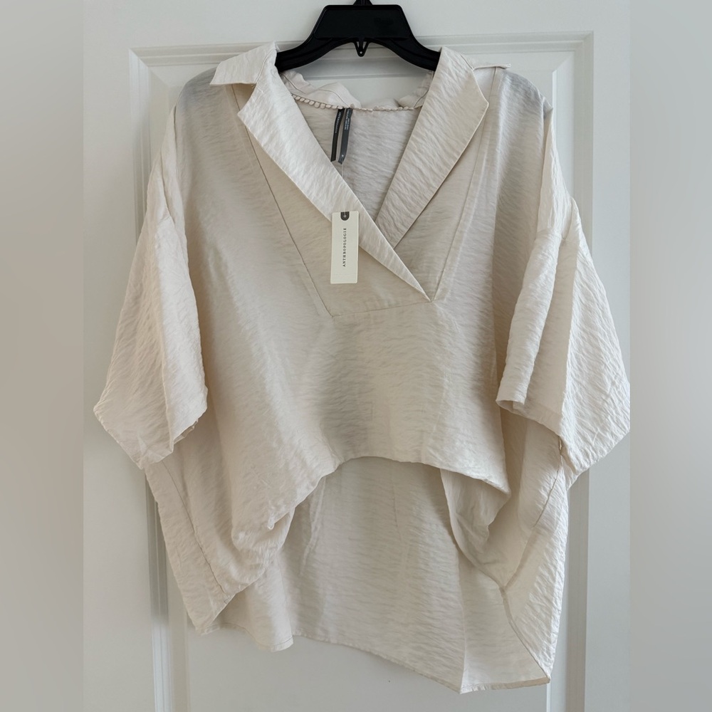 NWT Anthropologie White Textured V-Neck Collared Blouse Size Medium